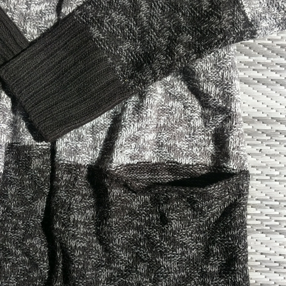 Long Sleeve Sweater with Pockets - Picture 3 of 4